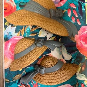 Home Interiors Tan and blue bonnets Wall Decor